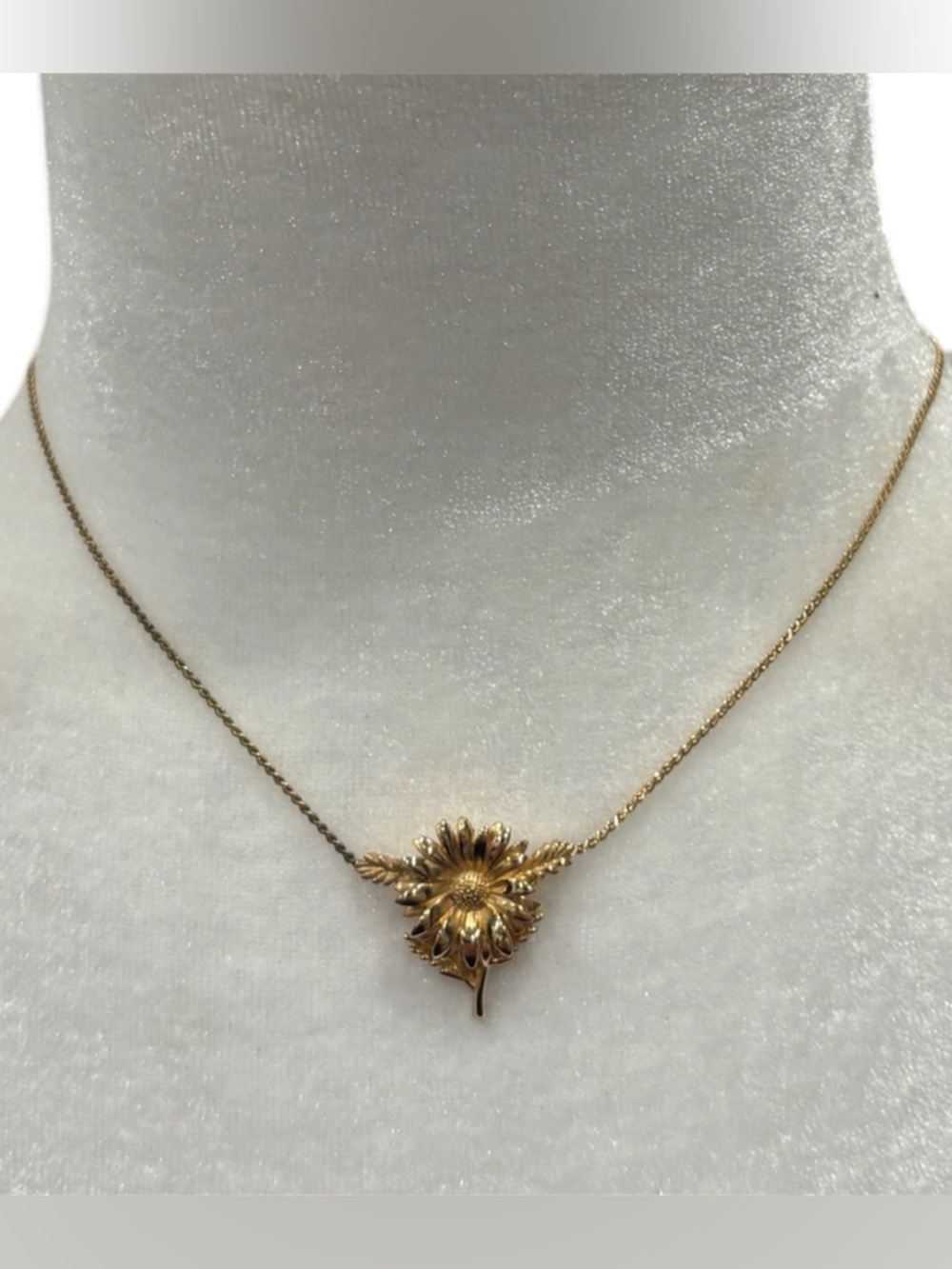 Vintage Signed Trifari Gold Tone Flower Necklace